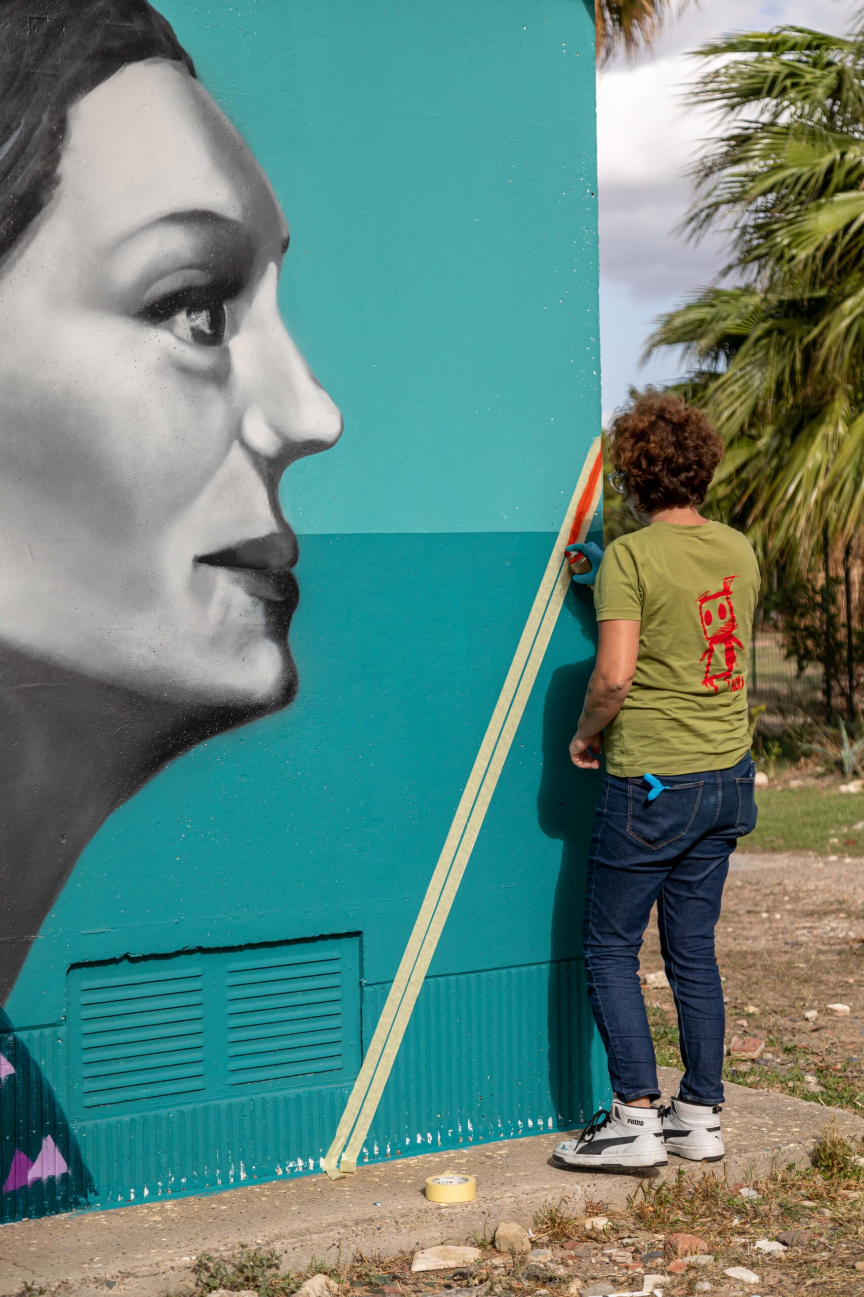 UrbanKofa painting the last threads - Photo: Massimiliano Frau